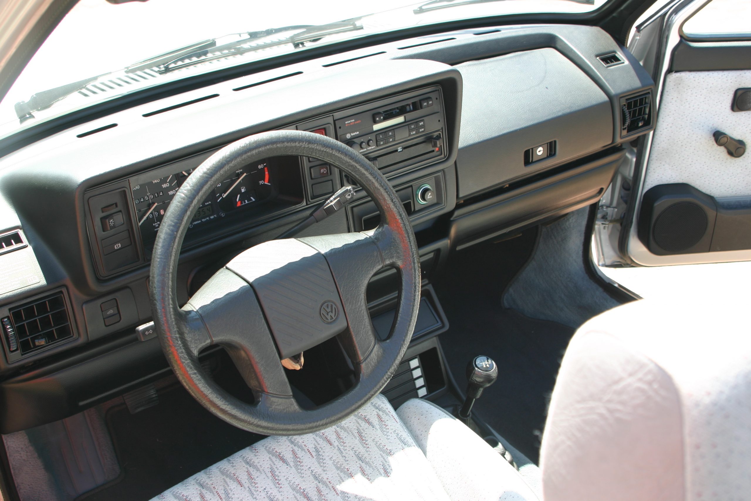 
								Golf 1 Cabrio Bel Air full									