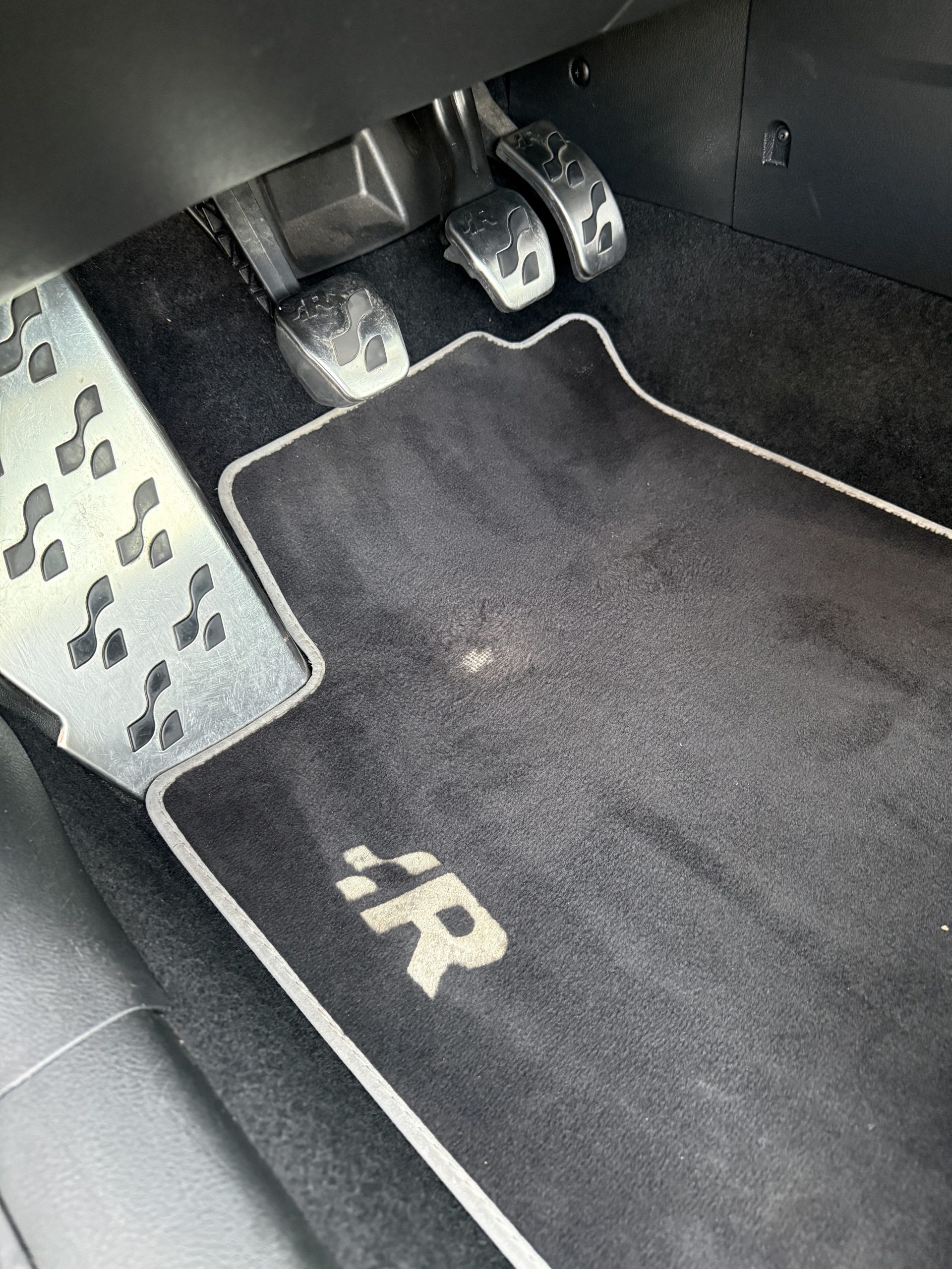 
								Golf R 32 full									