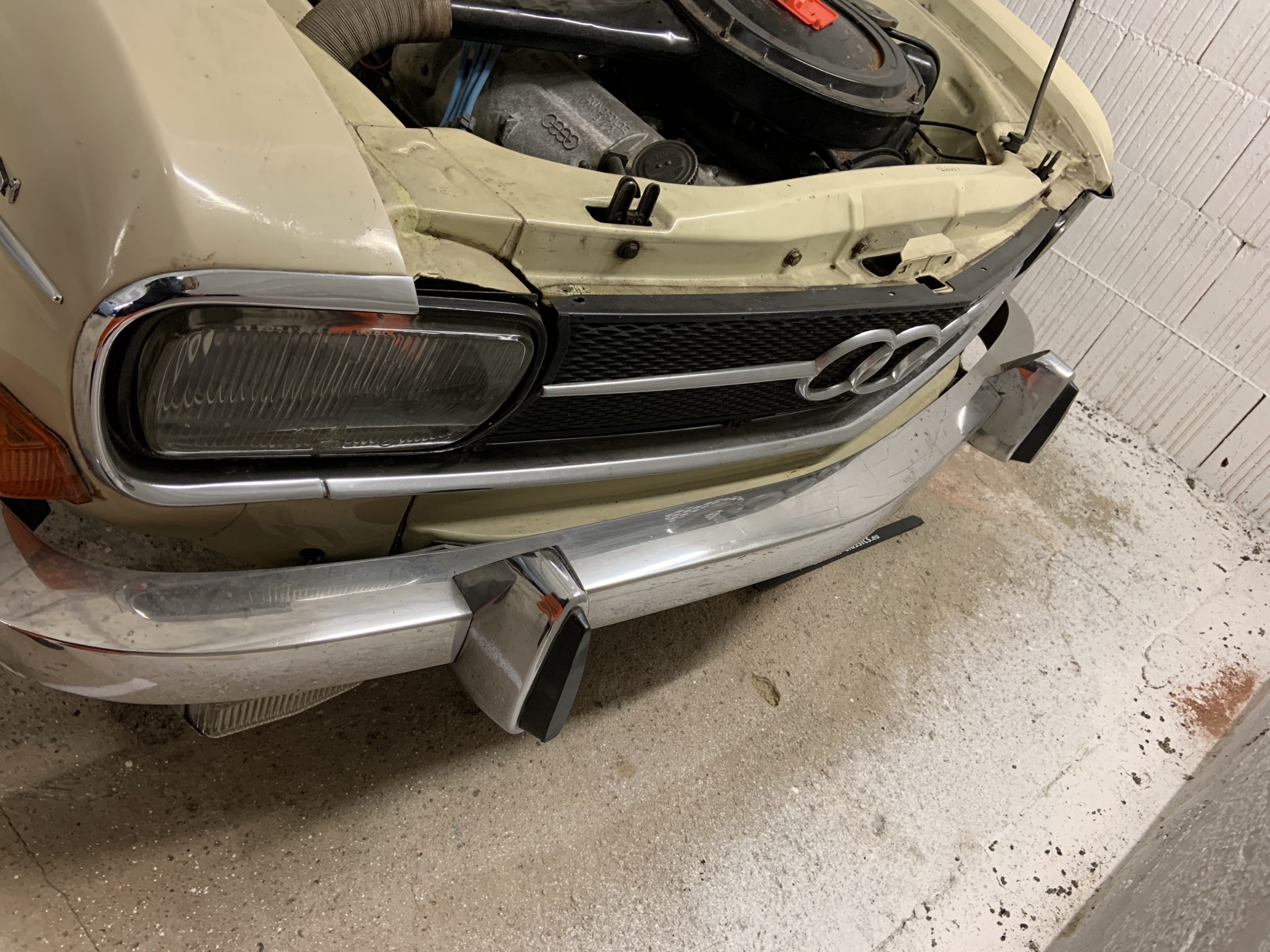 
								Audi 60 L Stahlschiebedach full									