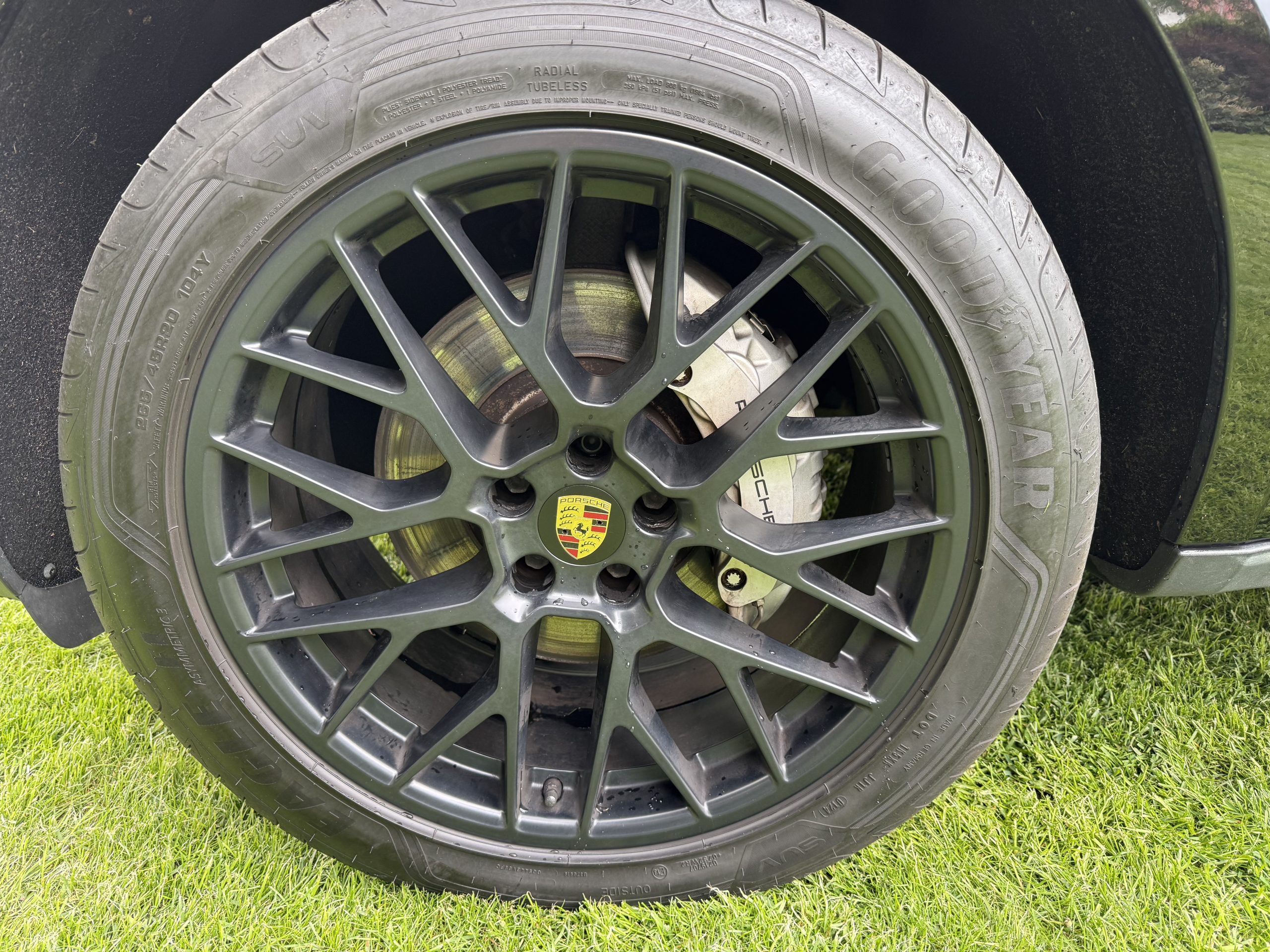 
								Porsche Macan S full									