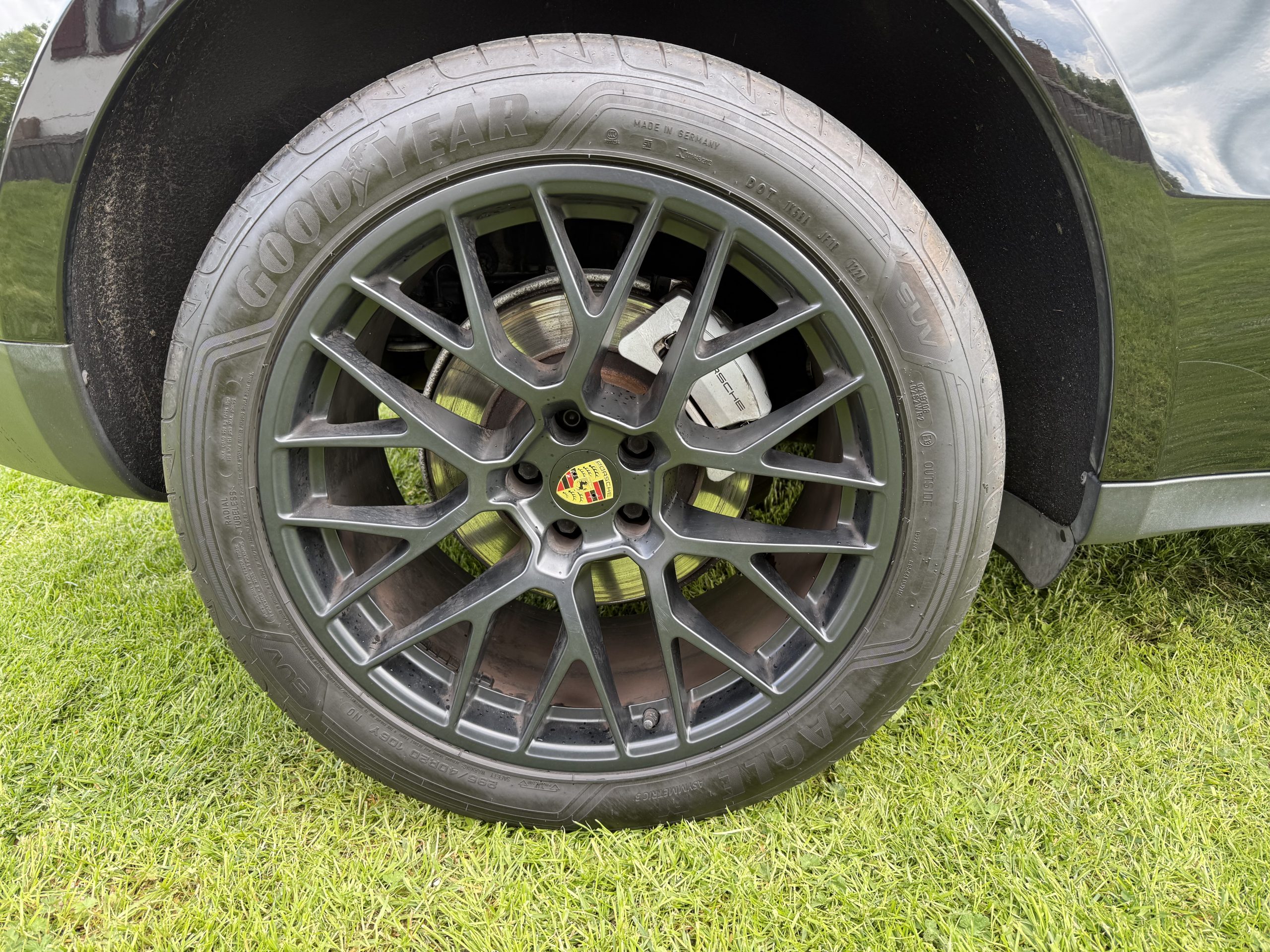 
								Porsche Macan S full									