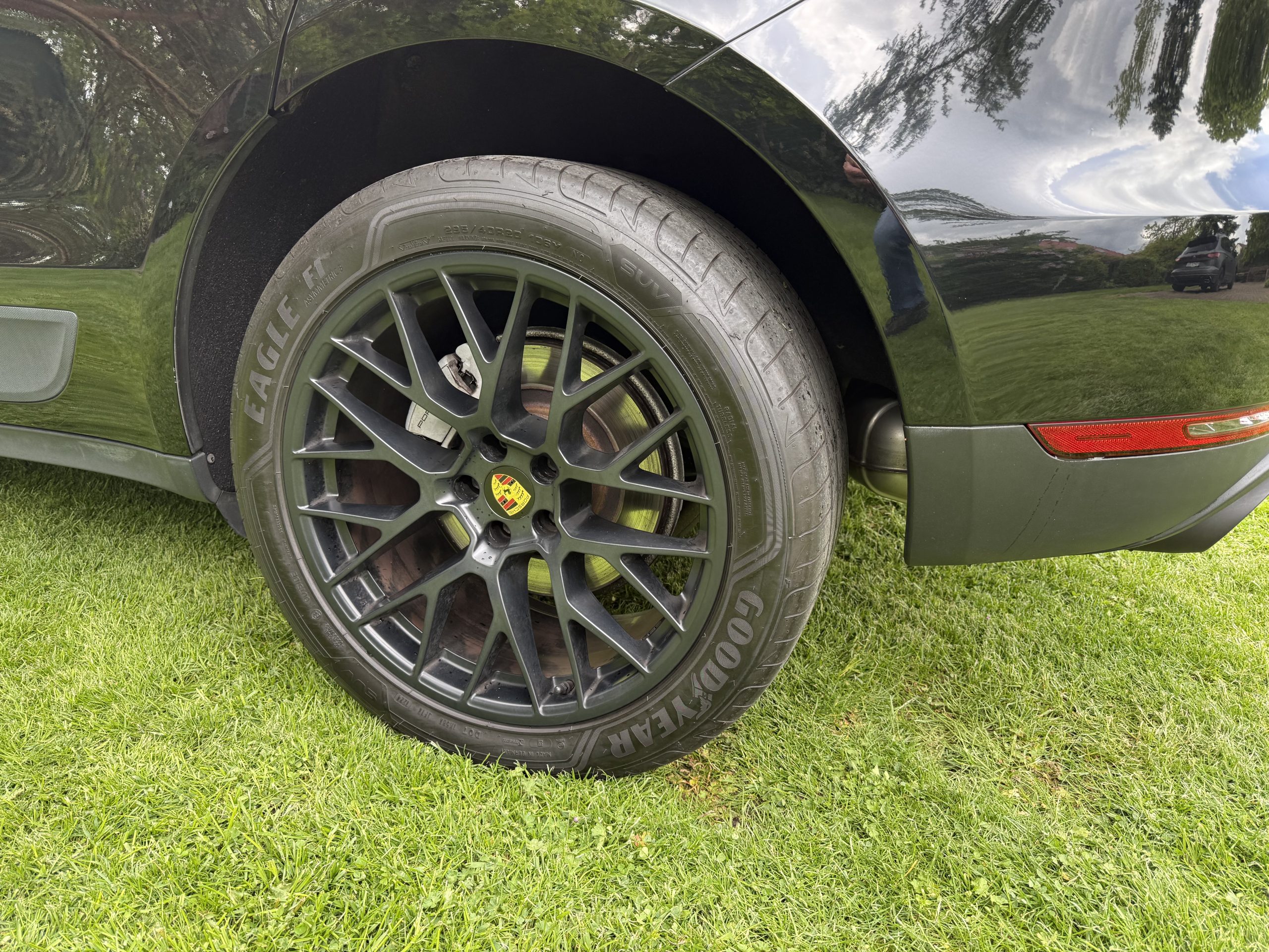
								Porsche Macan S full									