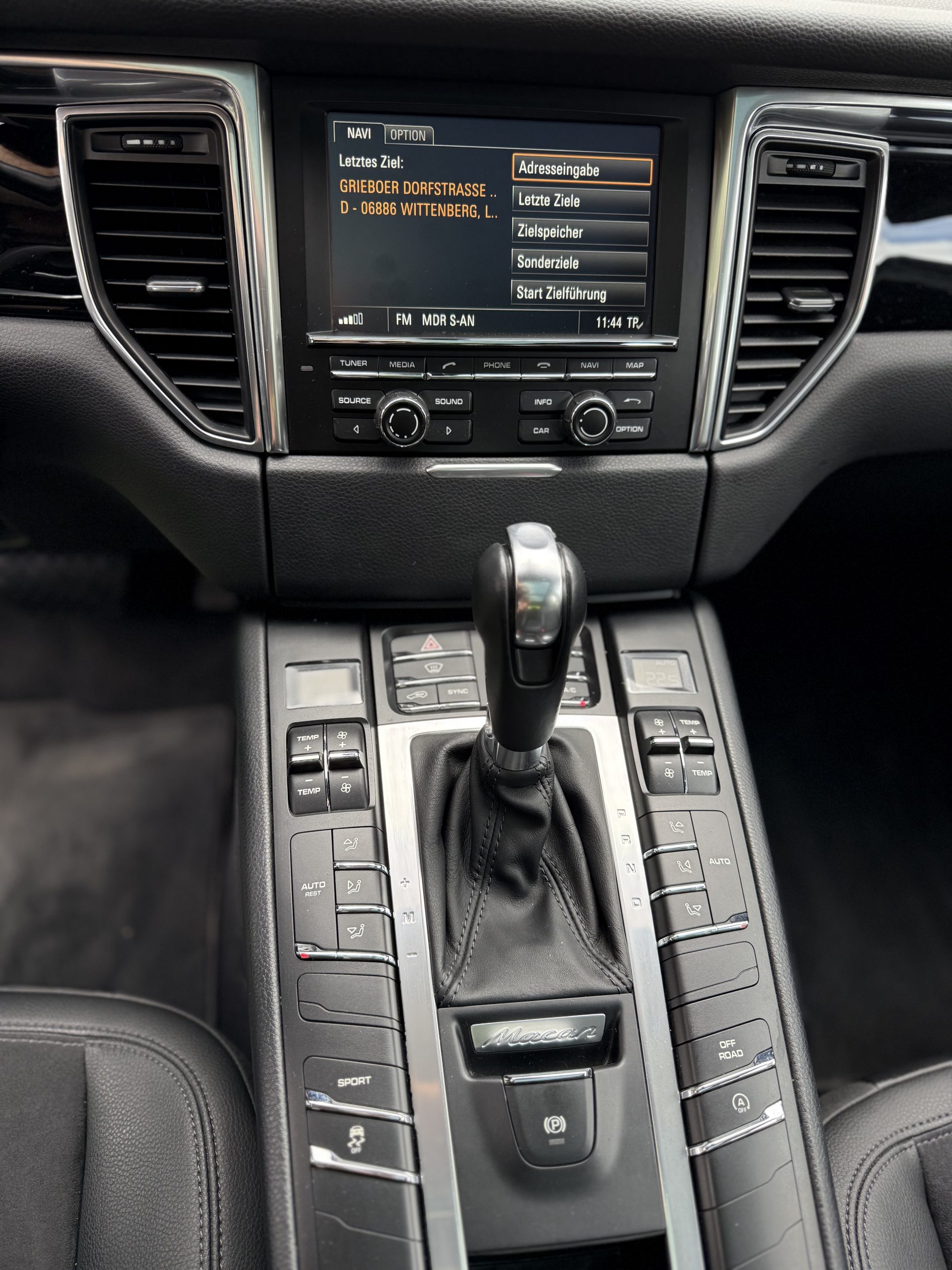 
								Porsche Macan S full									