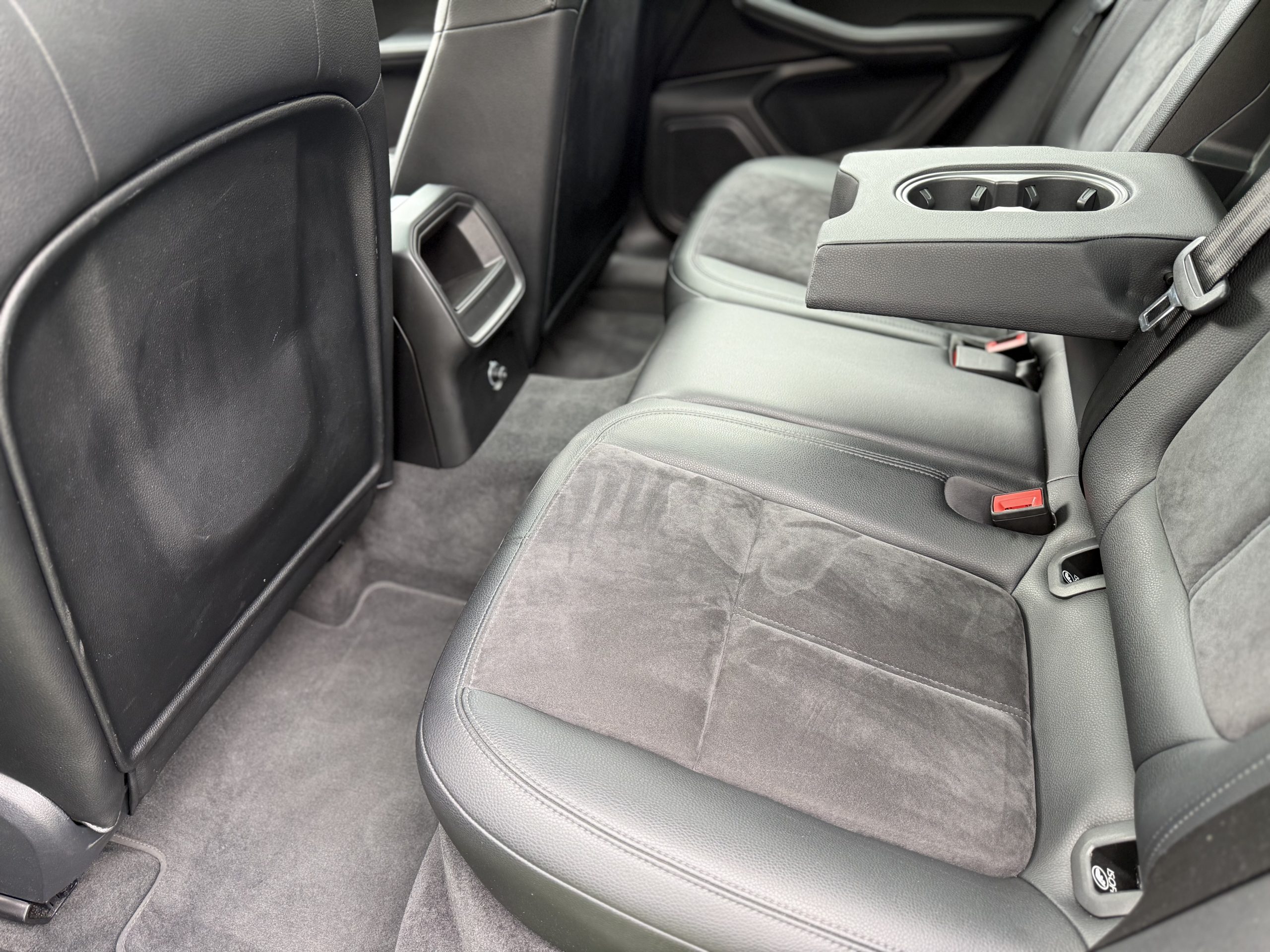 
								Porsche Macan S full									