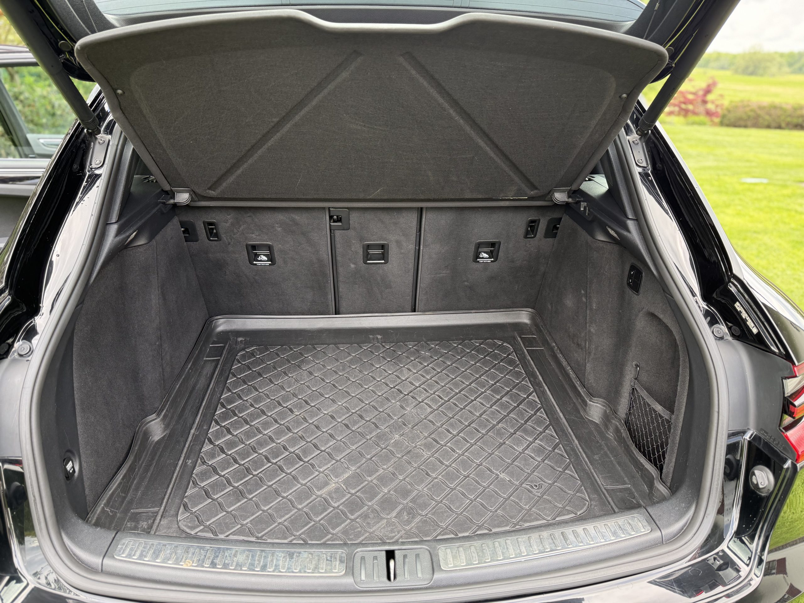 
								Porsche Macan S full									